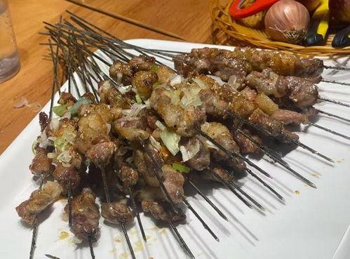 吃烤串照片,美味瞬间定格